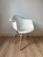 Vitra Aemes DAW chair, Huis en Inrichting, Stoelen, Ophalen, Zo goed als nieuw, Eén