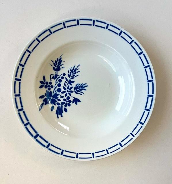 Badonviller diep bord soepbord blauwe bloemen en rand, Antiek en Kunst, Antiek | Servies los, Ophalen of Verzenden
