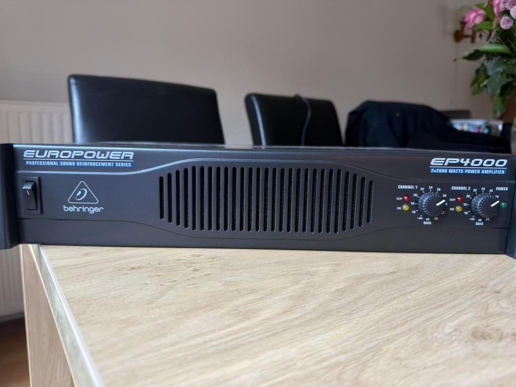 Behringer EP4000 versterker, Ophalen of Verzenden, Zo goed als nieuw, 500 tot 1000 watt, P.A.