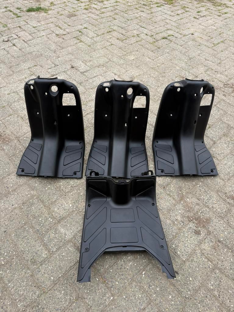NOS piaggio typhoon binnenkappen 50/80/125, Motoren, Ophalen of Verzenden