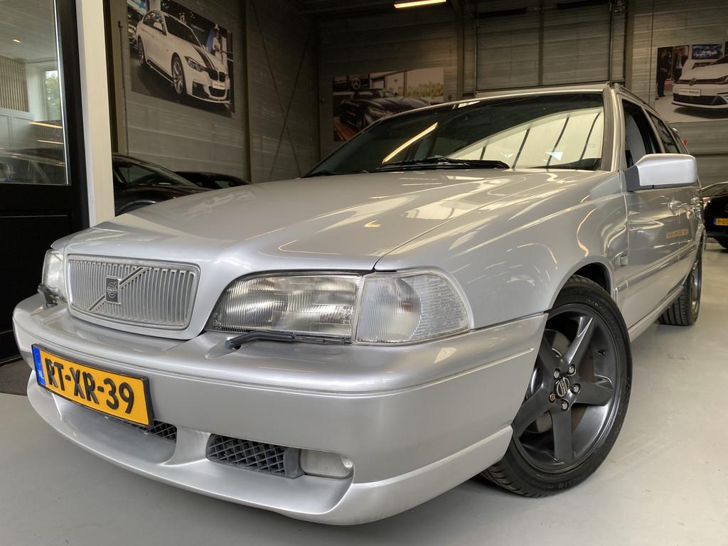 Volvo V70 2.3 R Airco, Cruise, Elektrische stoelen, Nederlan, Voorwielaandrijving, Zwart, Metallic lak, Origineel Nederlands