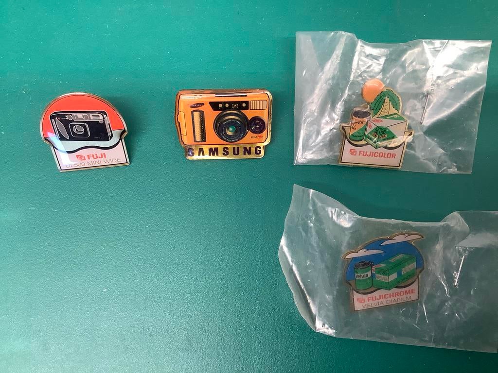Oude speldjes, pins van camera en film Fuji, Samsung, Ophalen of Verzenden, Zo goed als nieuw, Merk, Speldje of Pin