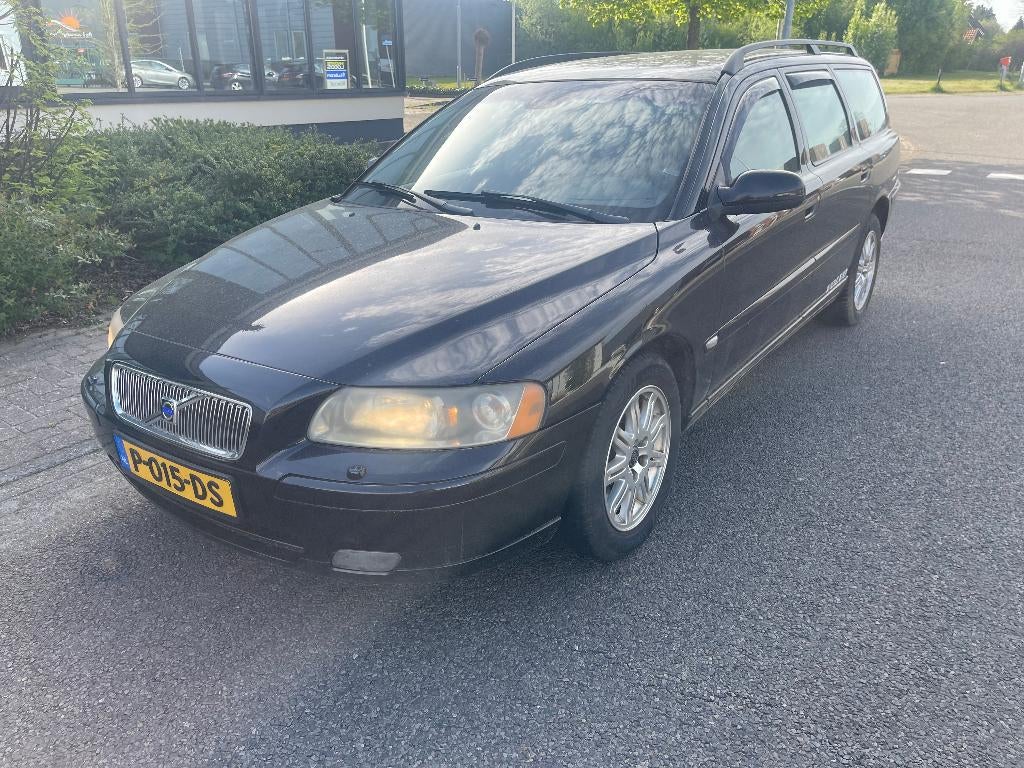 Volvo V70 2.4 140PK CNG AUT 2004 Zwart, Auto's, 1566 kg, 1800 kg, Zwart, CNG (Aardgas)