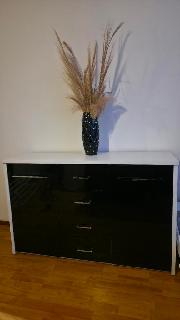 Witte/zwarte meubelset – commode + 2 nachtkastjes, Ophalen