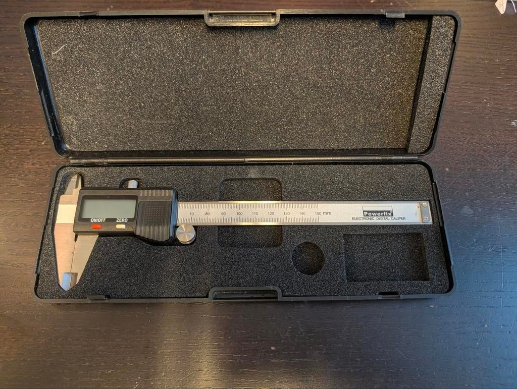 Powerfix digitale schuifmaat 150 mm met koffer, Ophalen of Verzenden, Zo goed als nieuw, Afstand