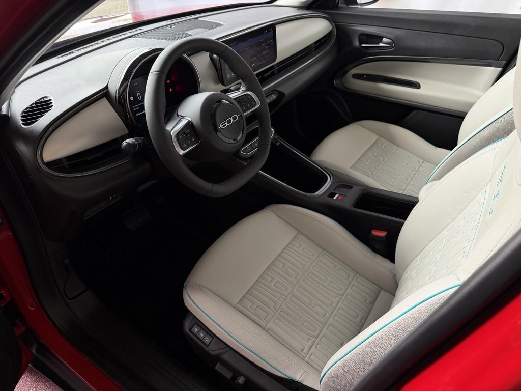 Fiat 600 1.2 Hybrid La Prima • Full Options • Leder •, 12 maanden, USB, Gebruikt, 1199 cc