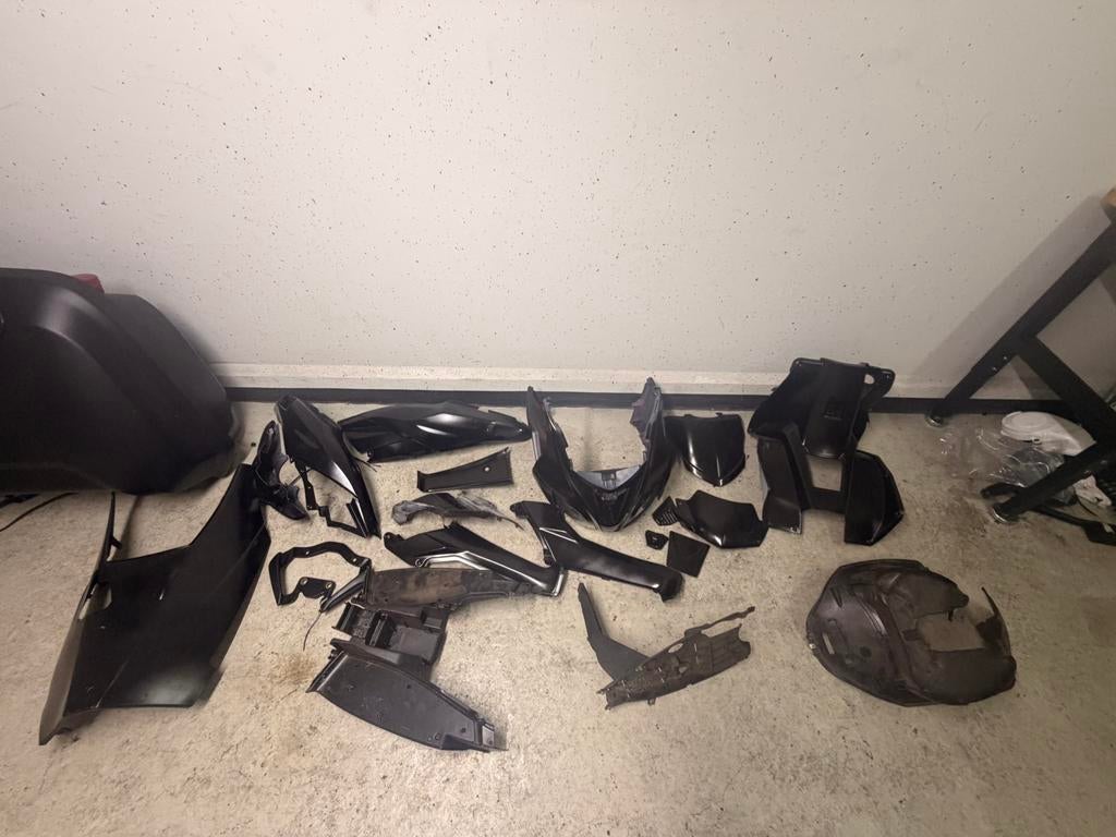 Aprilia sr50 factory 1997 kappenset, Ophalen, Benzine, SR 50