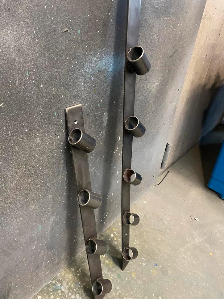 Industrieel Wijnrek - Metaal - Wandmontage, Huis en Inrichting, Woonaccessoires | Wijnrekken, Nieuw, 75 cm of meer, Metaal, 5 tot 15 flessen