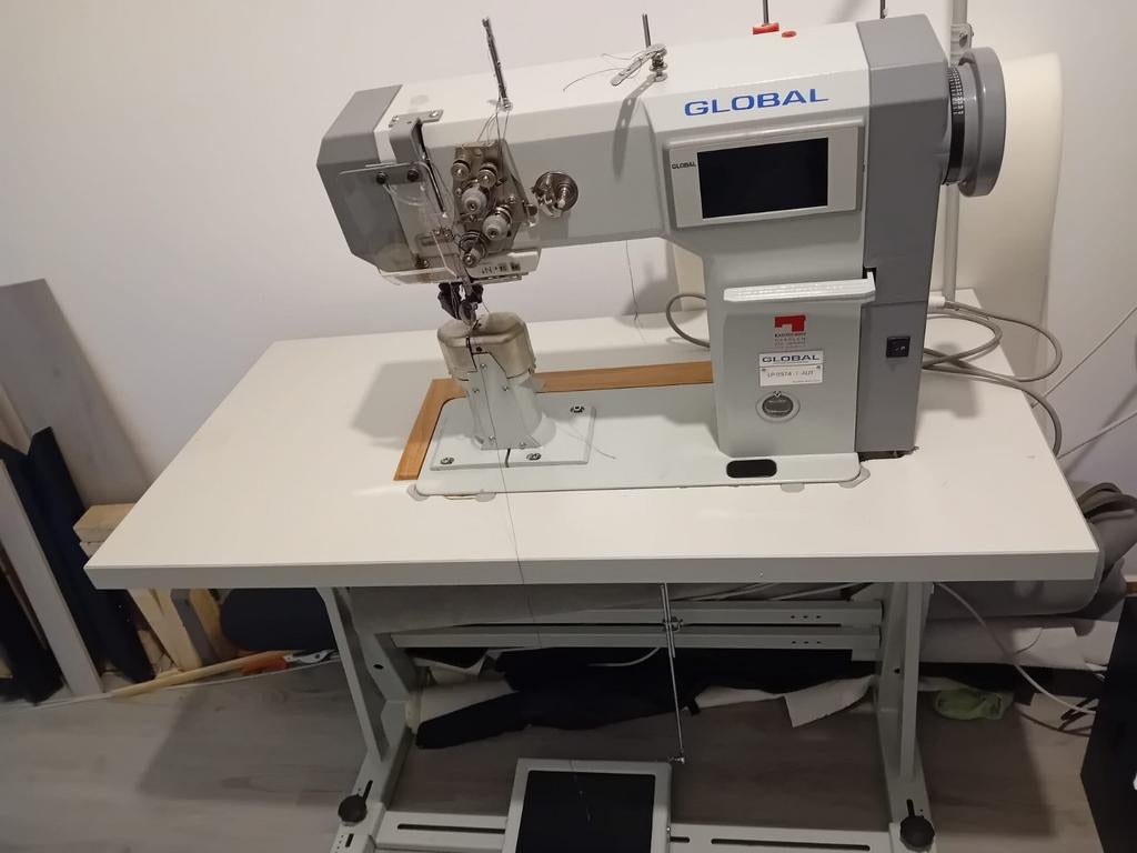 Global zuil naaimachine dubbelnaalds automaat, Hobby en Vrije tijd, Naaimachines en Toebehoren, Ophalen, Zo goed als nieuw, Naaimachine