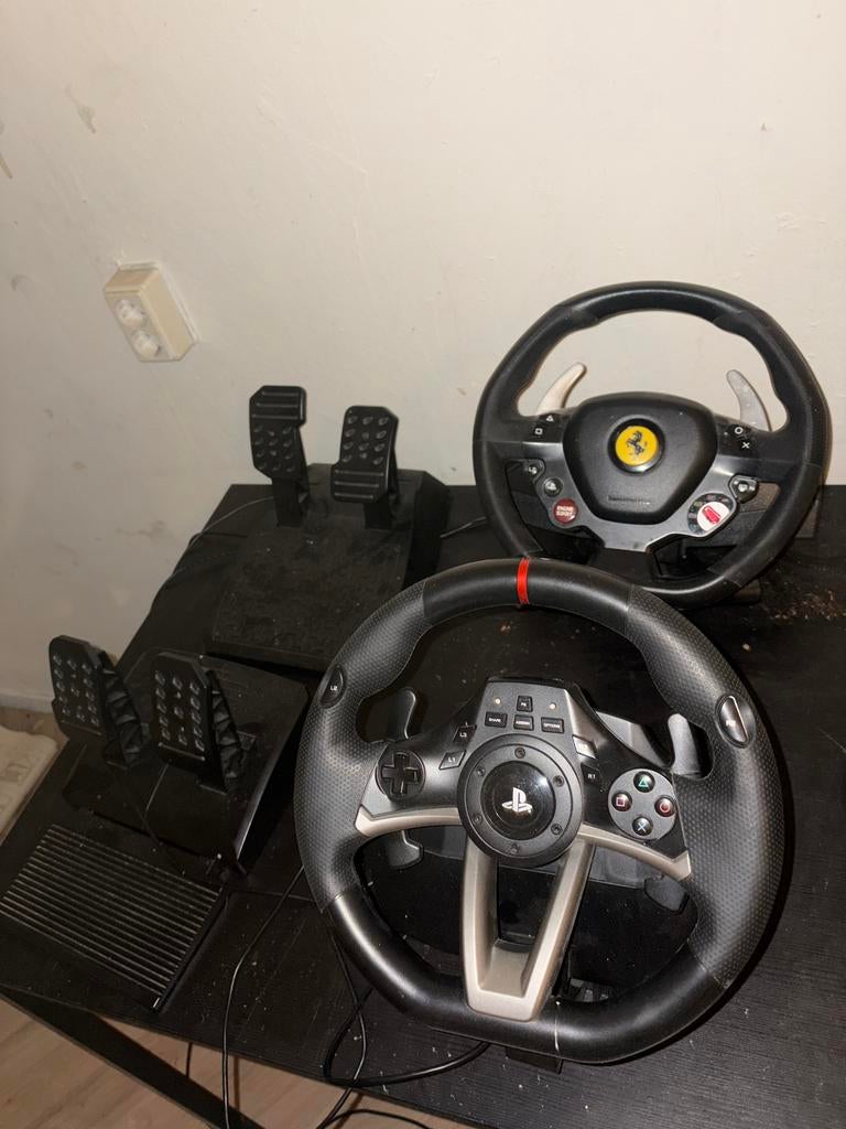 Twee racesturen met pedalen voor PlayStation, Ophalen, Gebruikt