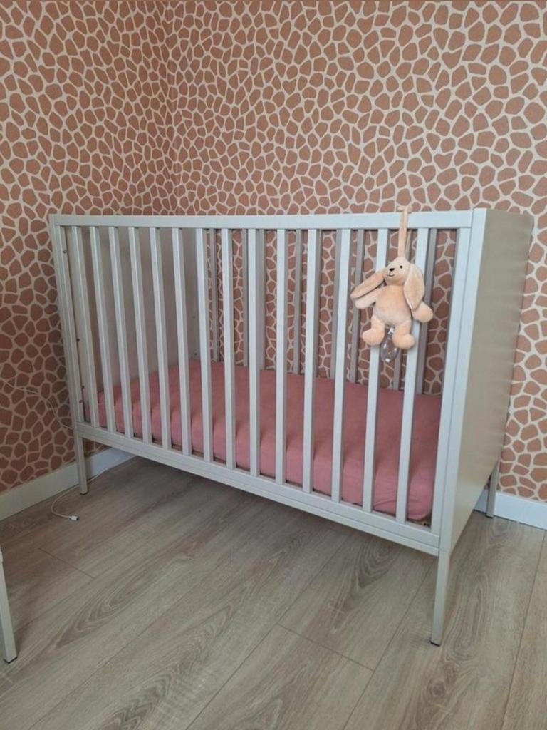 Kidsmill Amy Babybed Oatmeal 60 x 120 cm, Kinderen en Baby's, Babywiegjes en Ledikanten, Ophalen, Zo goed als nieuw, Ledikant
