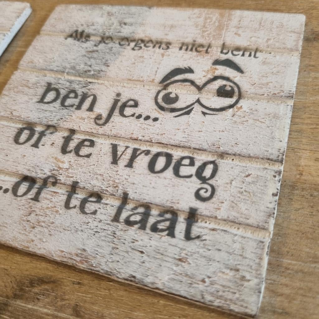 Houten onderzetters 10x10 cm met leuke tekst, Ophalen of Verzenden, Nieuw, Glas of Kopje