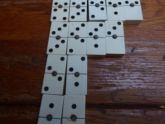 Antiek dominospel met 26 stenen, kunststof, Antiek en Kunst, Ophalen of Verzenden