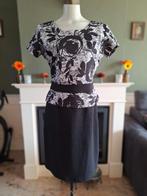 Rinascimento zwart off white peplum jurk L, Kleding | Dames, Jurken, Verzenden, Zwart, Knielengte, Gedragen