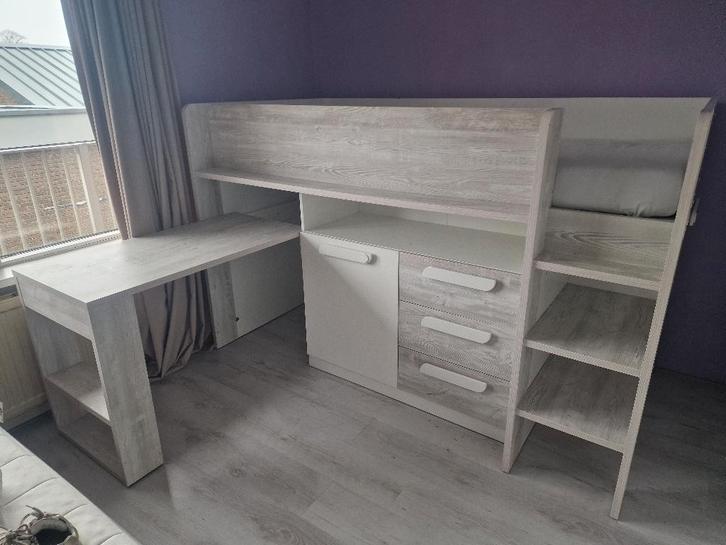 Mooie halfhoogslaper, goede kwaliteit, veel opbergruimte, Kinderen en Baby's, Kinderkamer | Stapelbedden en Hoogslapers, Zo goed als nieuw