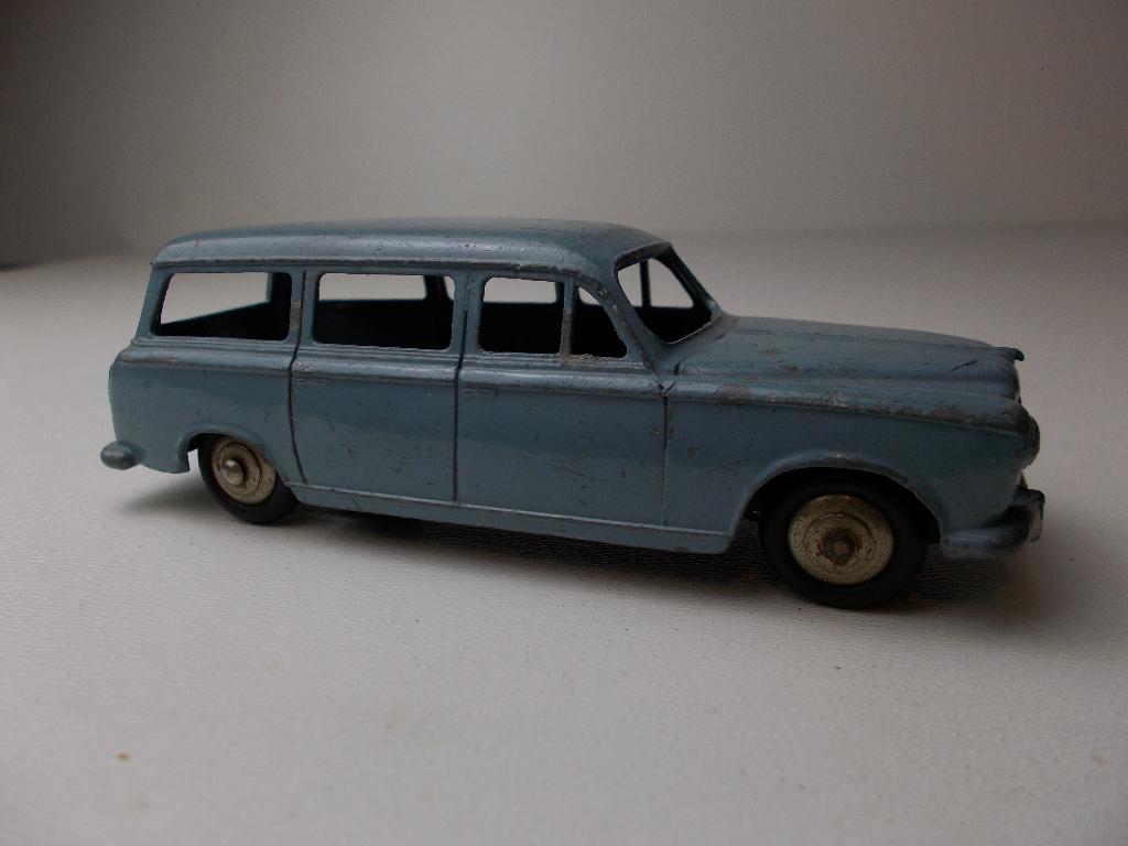 Peugeot 403 familiale bordeaux Dinky-Toys (Editions Atlas) - Voiture
