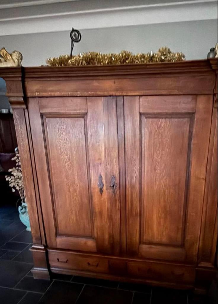 Antieke kast met 2 deuren en 2 laden, Ophalen