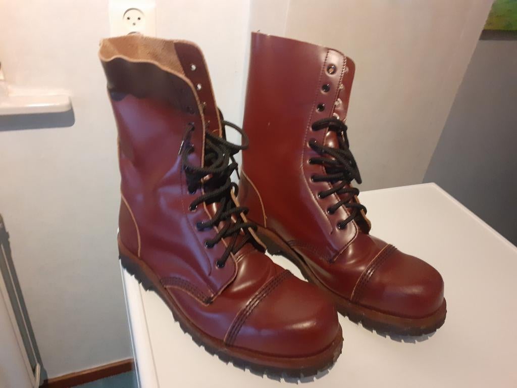 LEGER KISTEN  ROOD, Kleding | Heren, Schoenen, Ophalen of Verzenden, Zo goed als nieuw, Overige kleuren