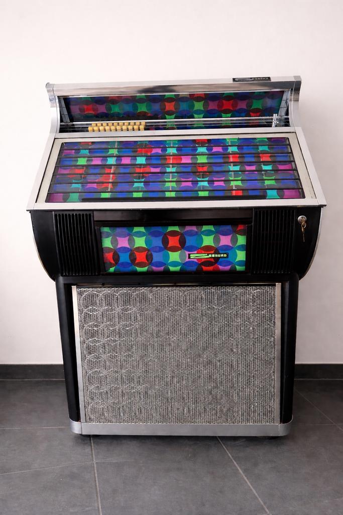 Prachtige vintage Seeburg  Carnival SL100 Jukebox 1973, Verzamelen, Automaten | Jukeboxen, Ophalen, Zo goed als nieuw, 1970 tot heden