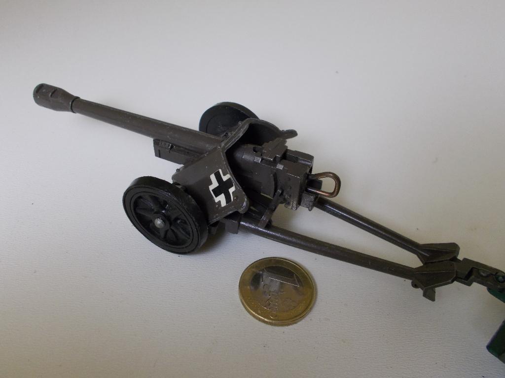 1975 Britains Ltd. 9783 KUBELWAGEN + ANTI TANK GUN (-D-), Ophalen of Verzenden, Zo goed als nieuw, Auto, Britains