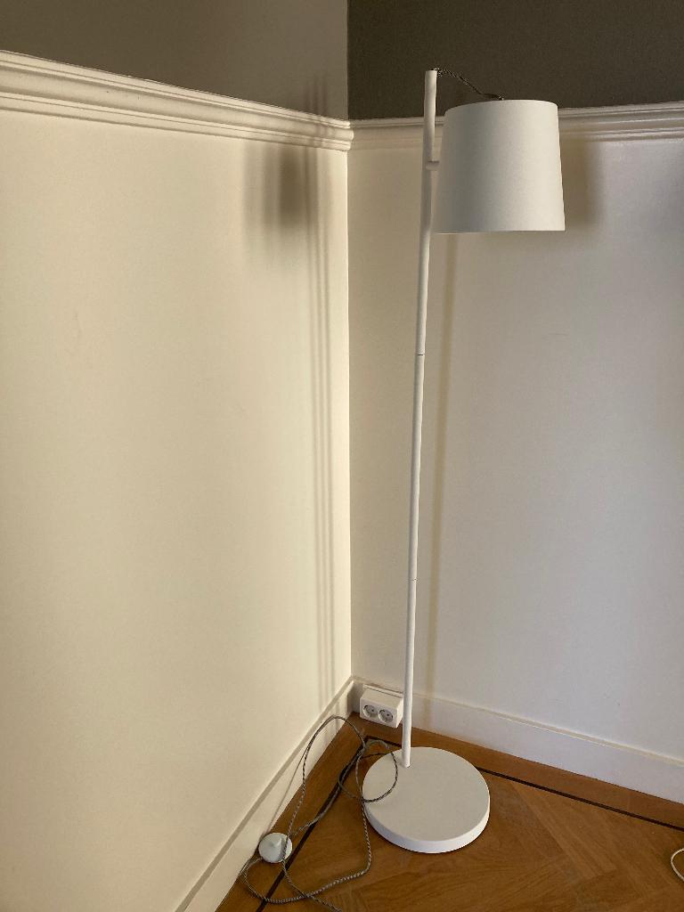 Zuiver vloerlamp Buckle Head metaal wit, Huis en Inrichting, Lampen | Vloerlampen, Ophalen, Zo goed als nieuw, Metaal, 150 tot 200 cm