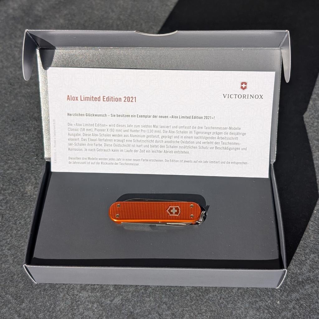 Victorinox Alox 2021 Classic limited edition (oranje), Ophalen of Verzenden, Zo goed als nieuw