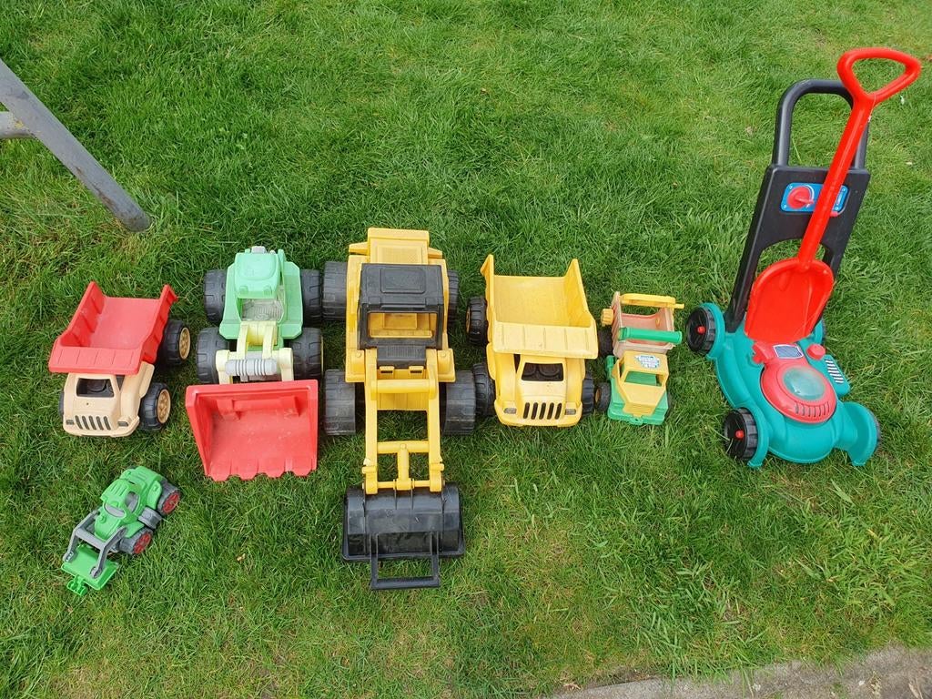 Grote set buiten/zandbak speelgoed: voertuigen en grasmaaier, Ophalen, Gebruikt