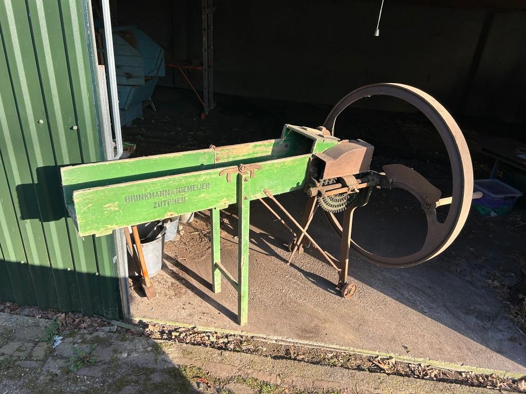 Antieke (stro)hakselmachine – Brinkmann & Niemeijer Zutphen, Ophalen