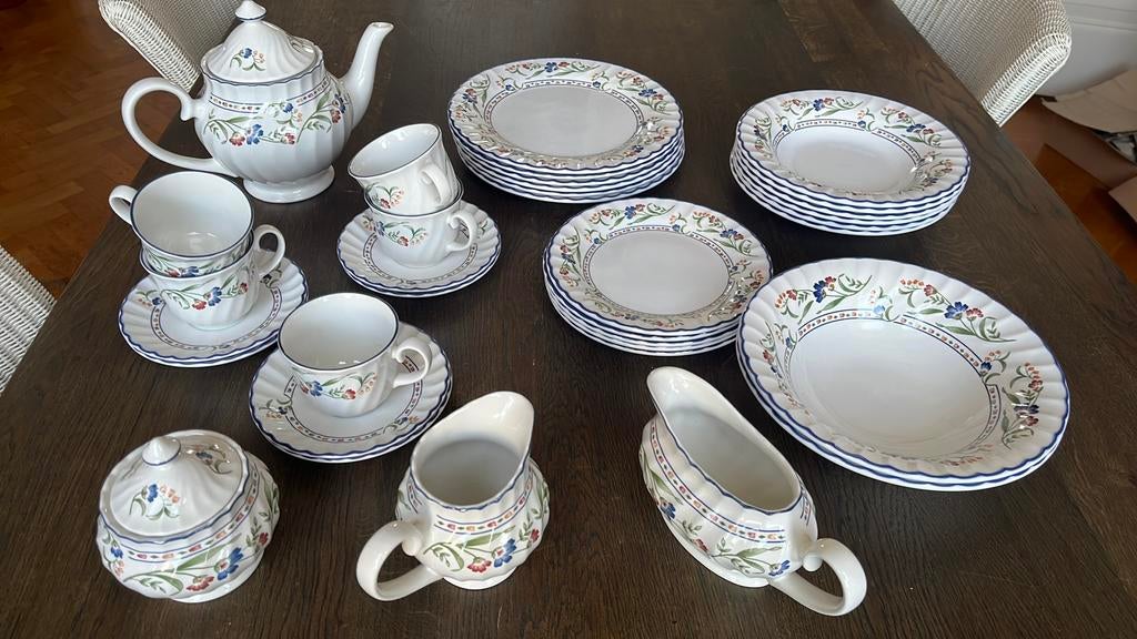 Servies , merk Hampton Court Staffordshire, Ophalen, Gebruikt, Overige stijlen, Aardewerk