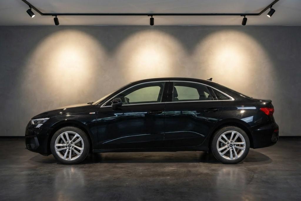 Audi A3 Limousine 35 TFSI 150 pk Pano l Camera l FULL LED l, Stof, Euro 6, 4 cilinders, 150 pk