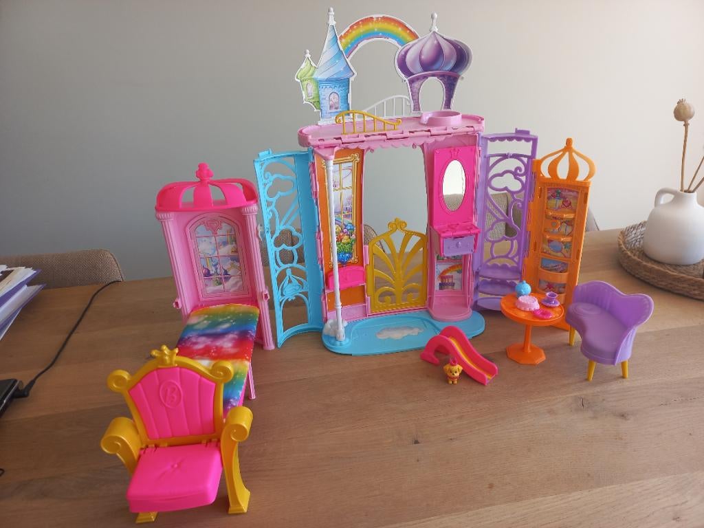 Barbie kasteel, Kinderen en Baby's, Speelgoed | Poppenhuizen, Ophalen, Zo goed als nieuw, Toebehoren