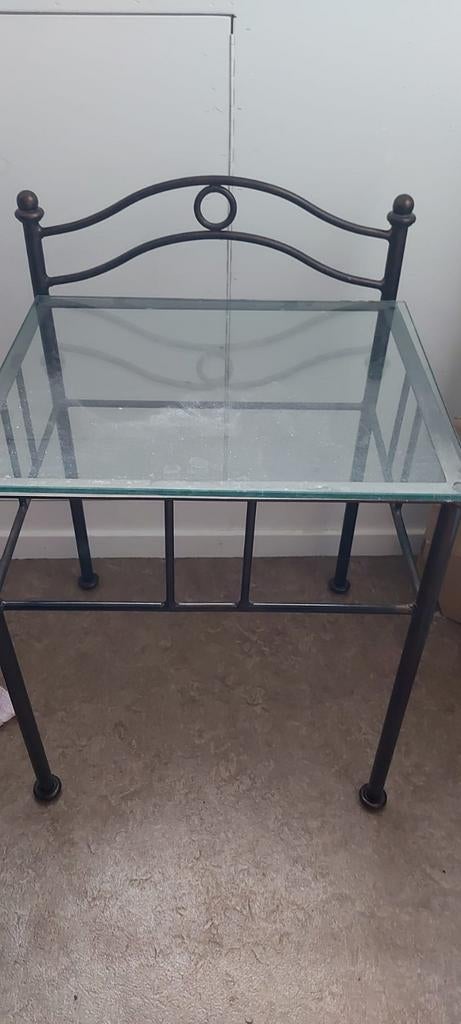 2 nachtkastjes met glasplaat, Ophalen