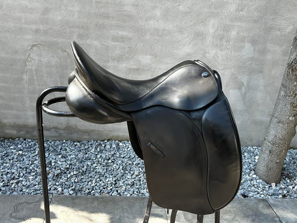 Dressuurzadel Euroriding diamant 18 ich zwart, Dieren en Toebehoren, Paarden en Pony's | Zadels, Ophalen, Dressuur