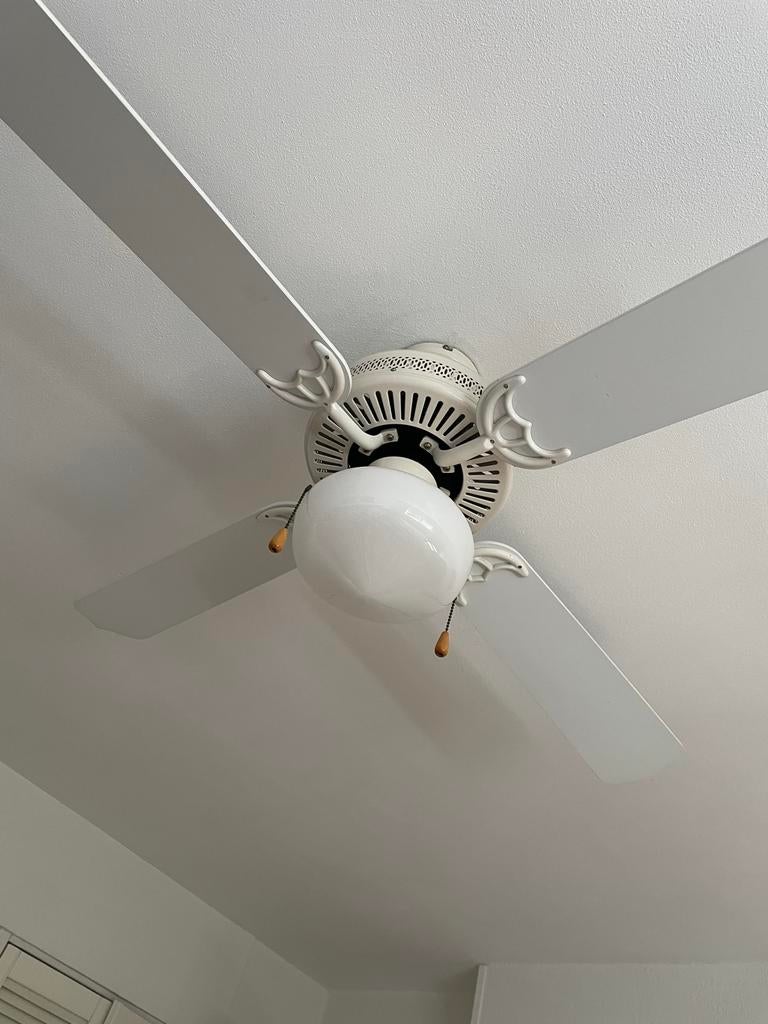 Witte plafondventilator met lamp - Klassiek design, Ophalen of Verzenden, Gebruikt, Metaal