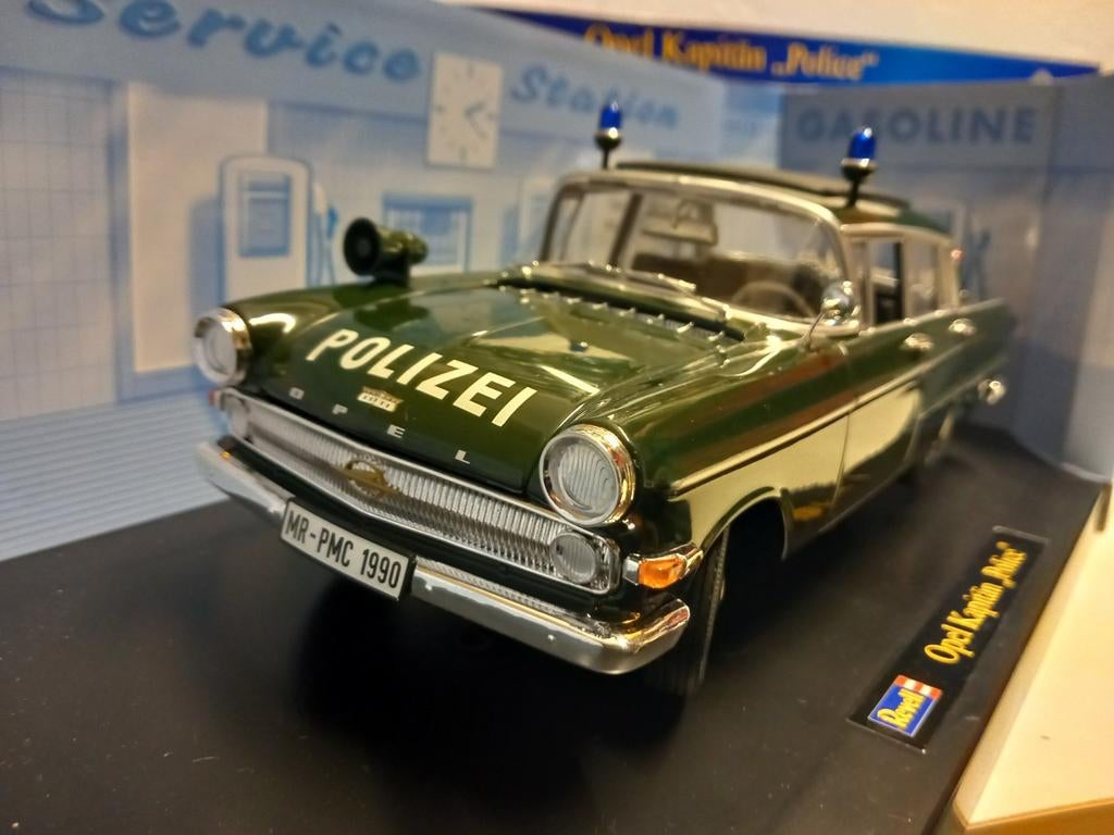 Opel Kapitein Kapitan Polizei groen Revell metal 1:18 KRD, Ophalen of Verzenden, Zo goed als nieuw, Auto, Revell