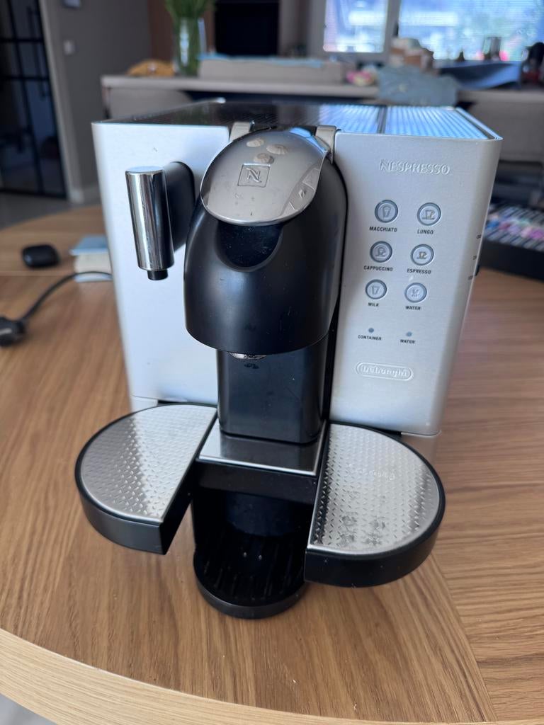 Nespresso Lattissima De'Longhi koffiemachine, Ophalen, Zo goed als nieuw, Koffiemachine, Koffiepads en cups