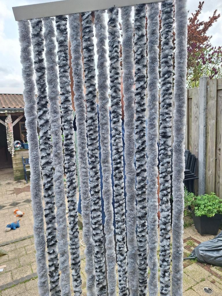 Kattenstaart voor deuropening, Ophalen