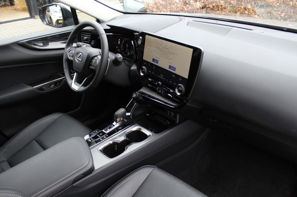 Lexus NX 450h+ AWD Luxury Line | Rijklaar | Trekhaak 1.500kg, Auto's, Lexus, Automaat, 12 maanden, Gebruikt, Zwart