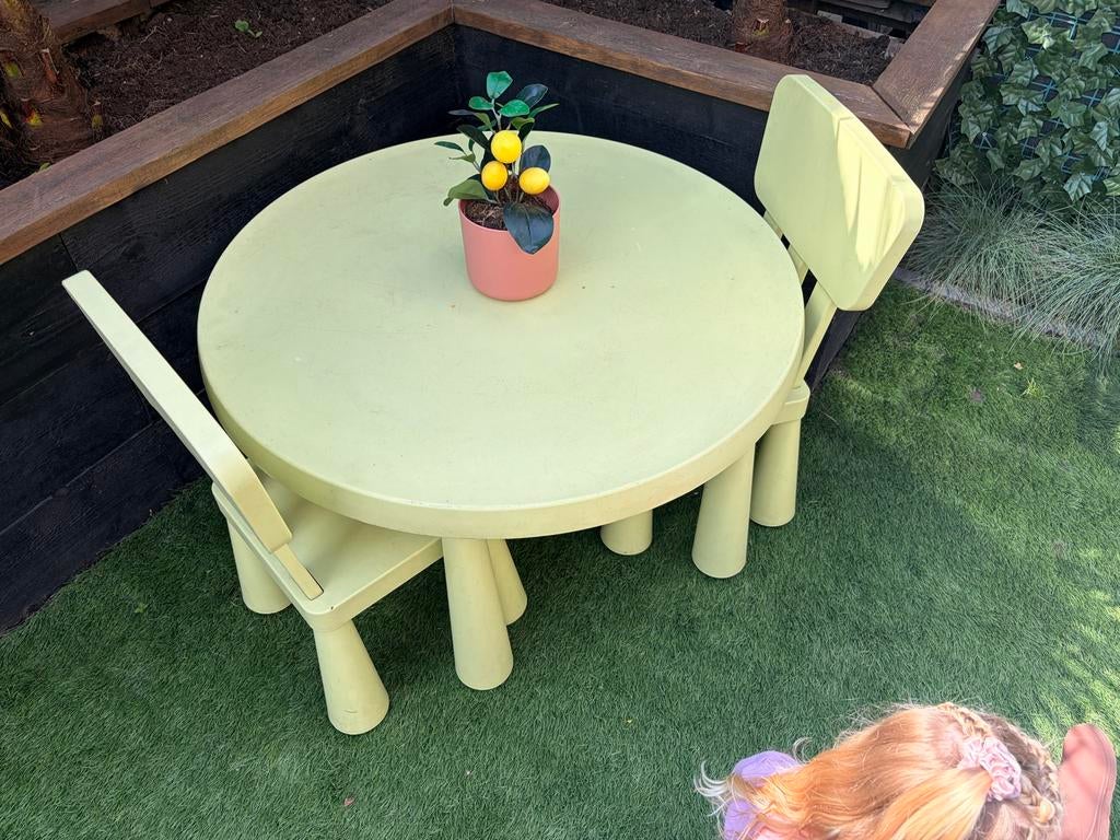 Kinder buiten set - tafel en 2 stoelen, Kinderen en Baby's, Kinderkamer | Tafels en Stoelen, Ophalen of Verzenden, Gebruikt, Tafel(s) en Stoel(en)
