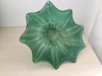 Vintage Groene glazen vaas in de vorm van een bloem, Verzamelen, Retro, Ophalen of Verzenden, Huis en Inrichting