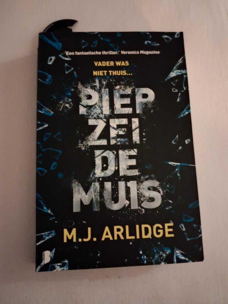 M.J. Arlidge - Piep zei de muis, Boeken, Ophalen of Verzenden, Zo goed als nieuw, M.J. Arlidge