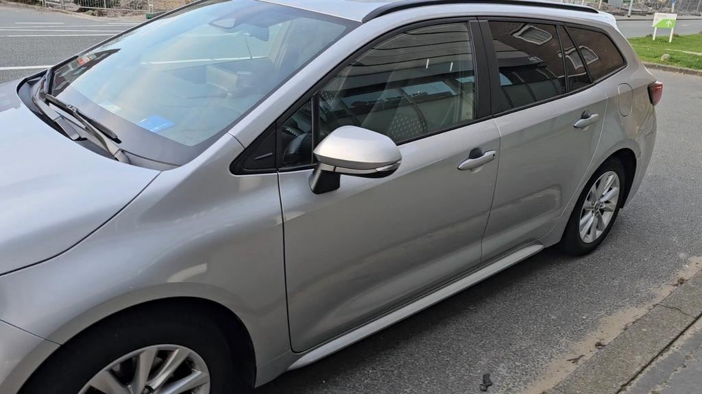 Toyota Corolla TS 1.8 Hybrid 122pk CVT 2023 Grijs, Euro 5, 450 kg, Leder en Stof, Te koop