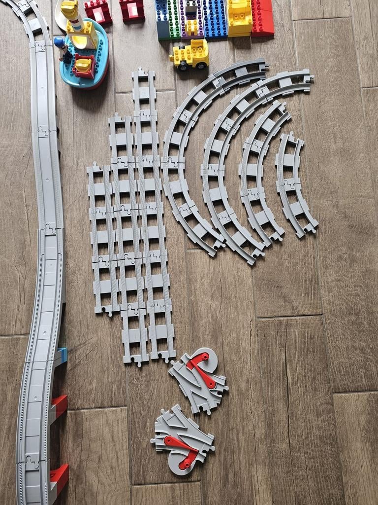 Grote Duplo treinbaan met kranen en veel extra blokken, Ophalen, Gebruikt, Overige thema's, Meerdere sets