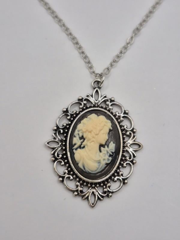 Ketting met 'Camee' hanger, Overige materialen, ., Nieuw, Ophalen of Verzenden