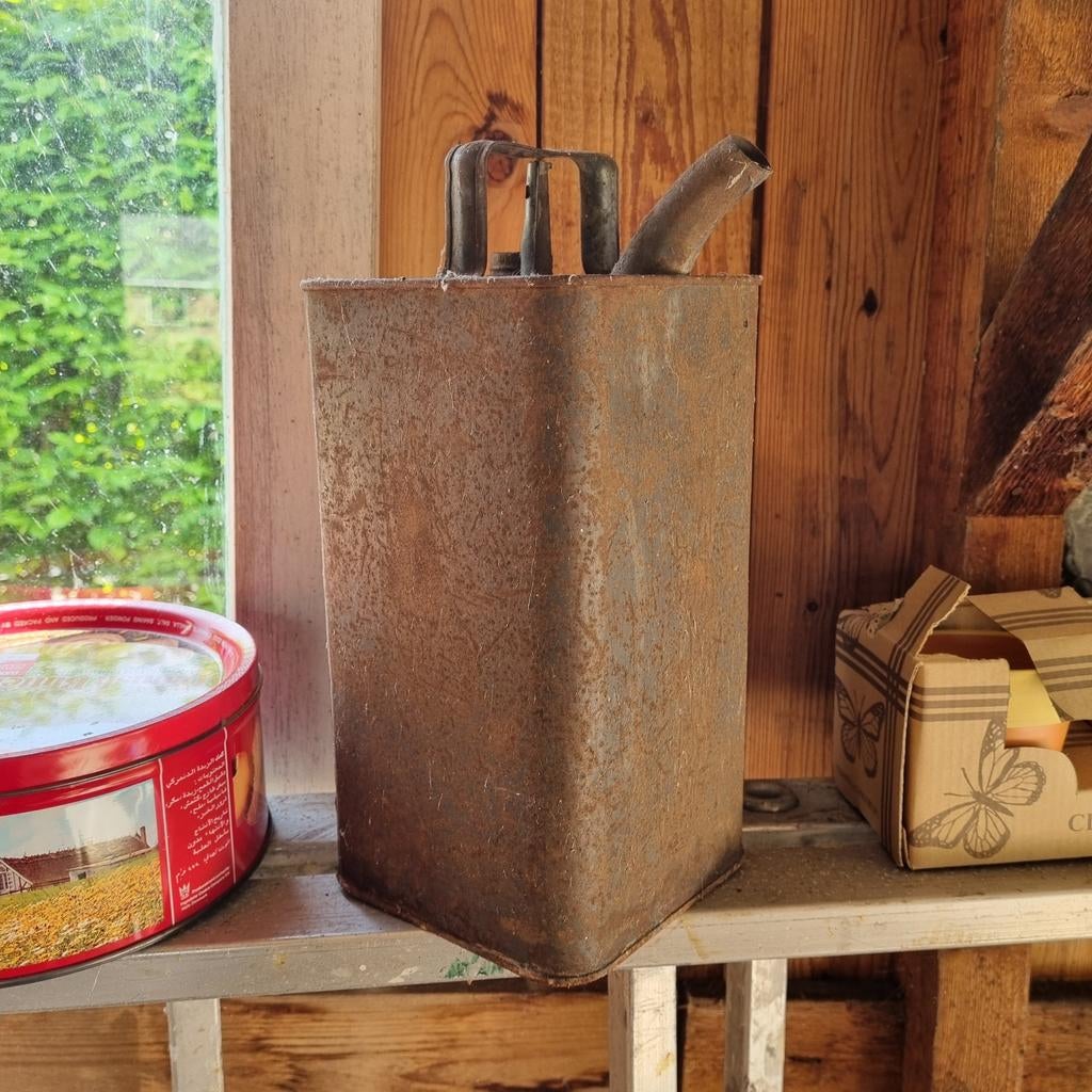 Vintage metal jerrycan, roestig, decoratief, Antiek en Kunst, Ophalen of Verzenden