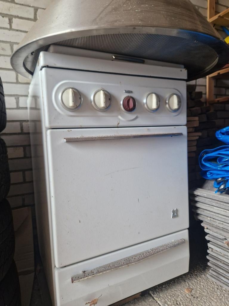 Retro gasfornuis - Opknapper, Witgoed en Apparatuur, Fornuizen, Ophalen, Gebruikt, 4 kookzones, Gas