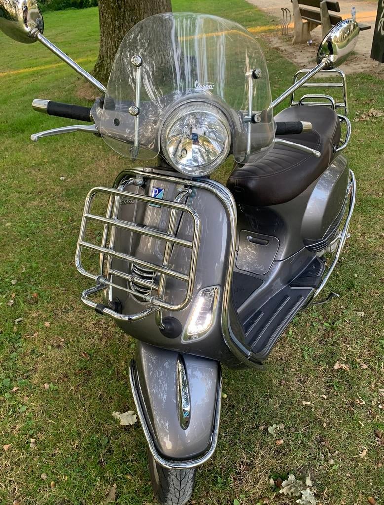 Vespa LX50 Touring – Unieke Porsche Kleur – Full Options!, Fietsen en Brommers, Scooters | Vespa, Ophalen, Zo goed als nieuw, Benzine