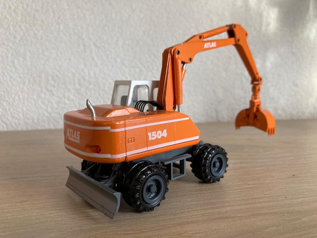 Atlas 1504 Graafmachine Model - Oranje, Hobby en Vrije tijd, Modelauto's | 1:50, Ophalen of Verzenden, Zo goed als nieuw, Overige typen