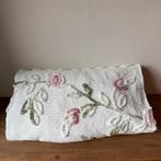 Vintage Witte Sprei met Rozen Motief, Brocante, Bedsprei, Gebruikt, Overige maten, Wit, Overige typen