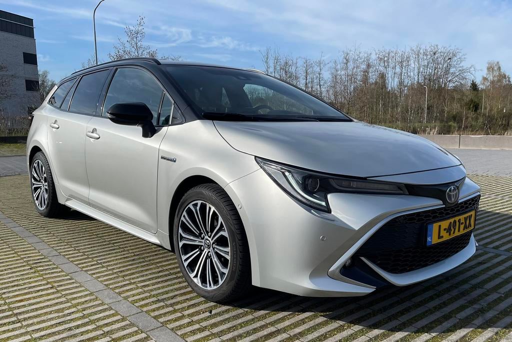 Toyota Corolla Touring Sports Selection Bi-Tone Hybrid, 4 cilinders, Stationwagon, Zilver of Grijs, Te koop